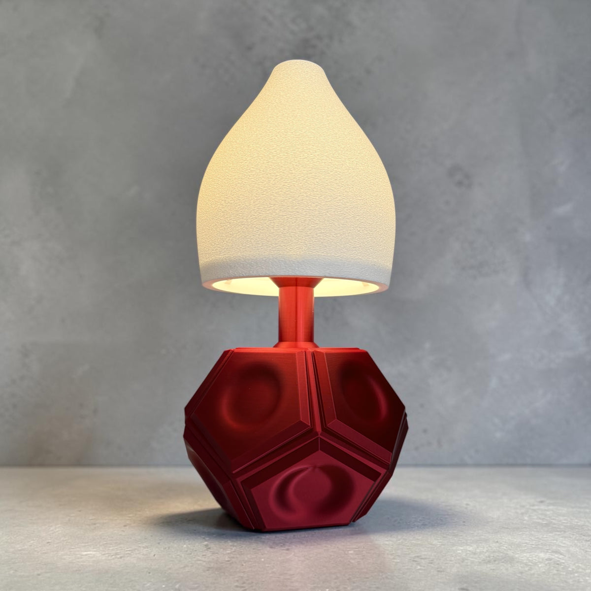Roberta Lamp - Desk workspace